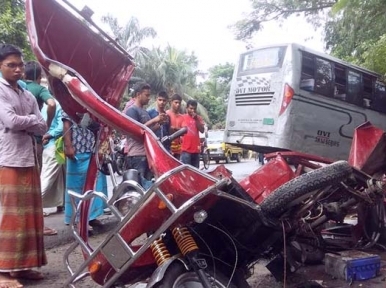 Truck-Micro bus collision kills 4